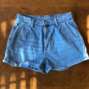 AE Mom short. Size 6. Worn once - like new!
